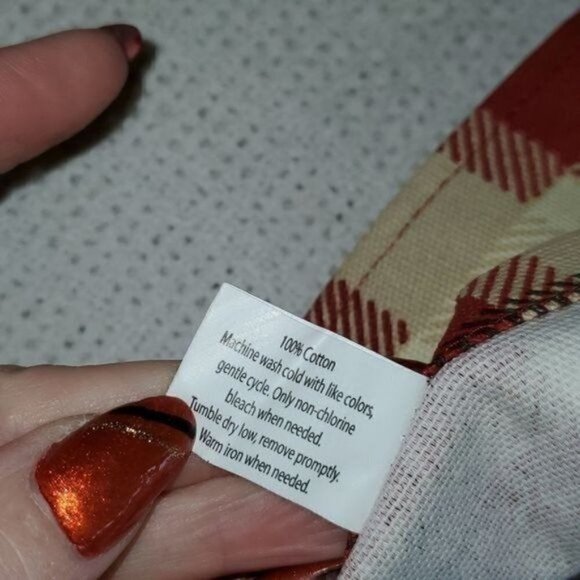 Holiday Ornament "PEACE" Soft Red/Cream/Green Decorative 17"x26" Cotton Towels - Picture 3 of 7